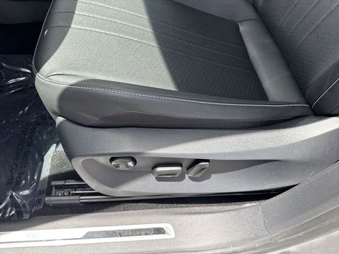 Used 2023 Volkswagen Tiguan SE R-Line image 41