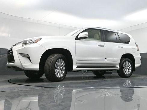 Used 2018 Lexus GX 460 Premium w/ Premium Package image 35