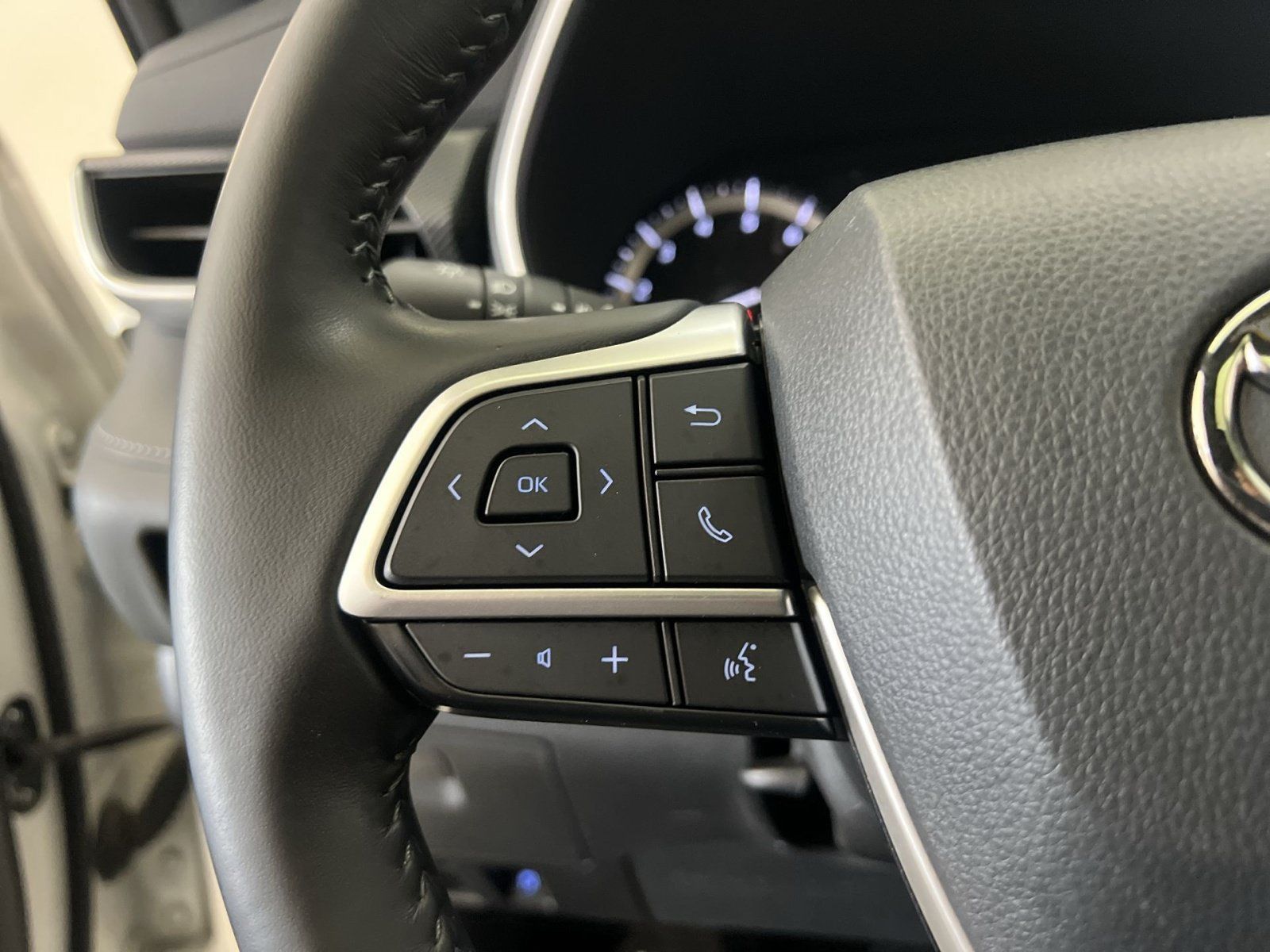 Used 2022 Toyota Highlander XSE AWD/4WD image 36