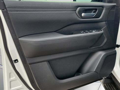 New 2026 Nissan Armada SV image 18