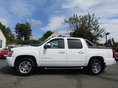 Used 2011 Chevrolet Avalanche LT w/ Luxury Package image 8