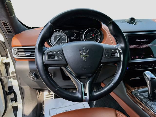 Used 2021 Maserati Levante GranLusso AWD/4WD image 11