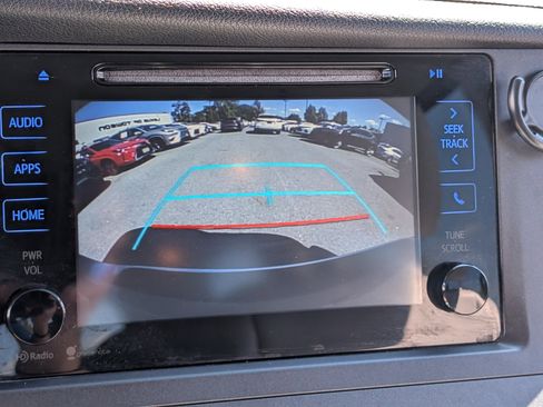 Used 2015 Toyota Sienna XLE image 28