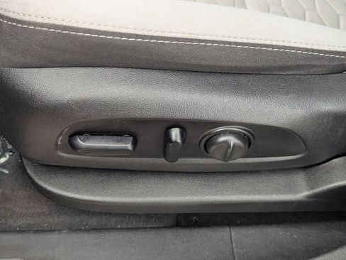 Used 2018 Chevrolet Equinox LT image 21