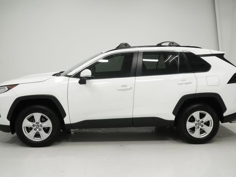 Used 2021 Toyota RAV4 XLE AWD/4WD image 5