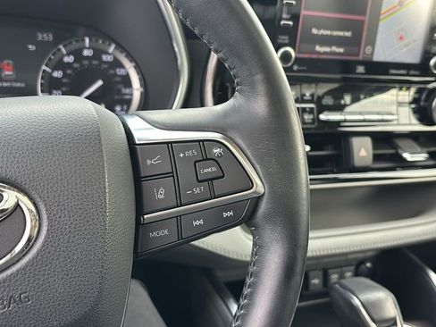 Used 2020 Toyota Highlander Limited image 18