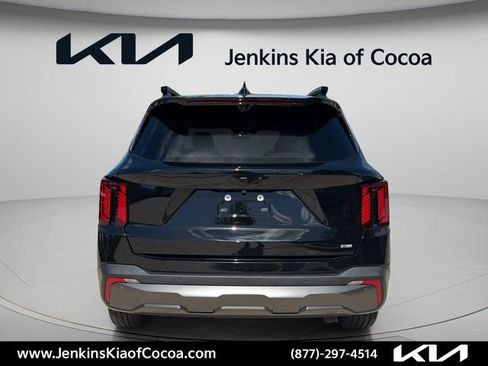 Certified 2025 Kia Sorento SX Prestige w/ Olive Brown Leather Package AWD/4WD image 6