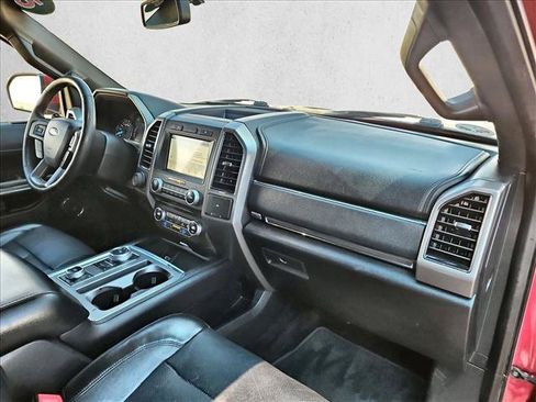 Used 2018 Ford Expedition XLT w/ Equipment Group 202A AWD/4WD image 23