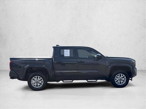 Certified 2025 Toyota Tacoma SR5 AWD/4WD image 4