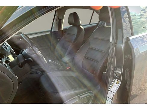 Used 2017 Volkswagen Jetta SE image 19