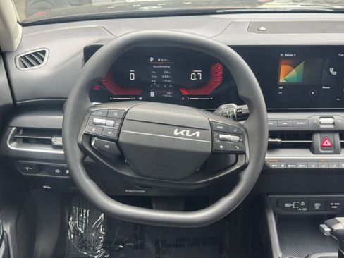 Used 2025 Kia K4 FWD image 28