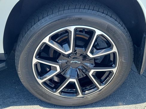 Used 2021 Chevrolet Suburban RST RWD image 8
