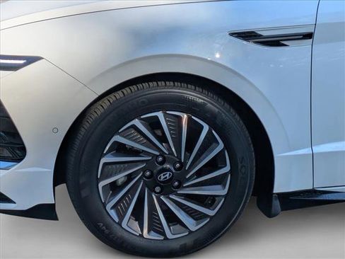 Certified 2025 Hyundai Sonata Limited image 9