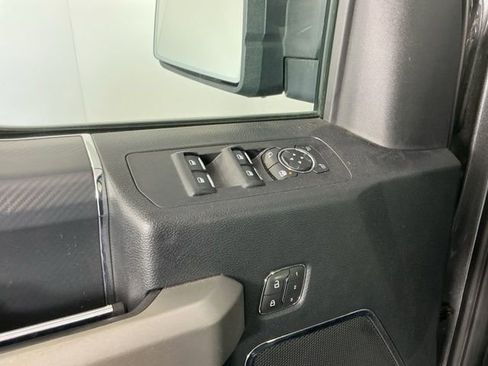 Used 2019 Ford F150 Lariat w/ Equipment Group 502A Luxury AWD/4WD image 9