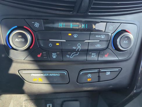 Used 2017 Ford Escape SE w/ SE Sport Appearance Package image 21