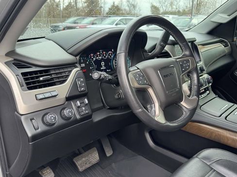 Used 2020 GMC Yukon Denali image 2