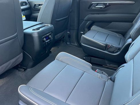 New 2026 Chevrolet Suburban Premier AWD/4WD image 9