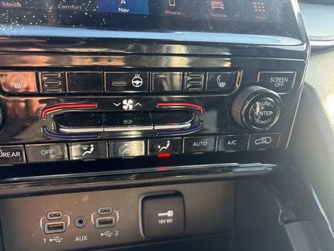 Used 2023 Jeep Grand Cherokee L Limited w/ Black Appearance Package image 26