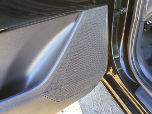 Used 2024 Kia Niro EX Touring image 12