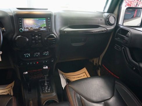 Used 2017 Jeep Wrangler Unlimited Rubicon AWD/4WD image 10