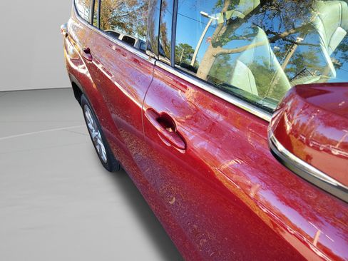 Used 2023 Toyota Highlander Limited image 14