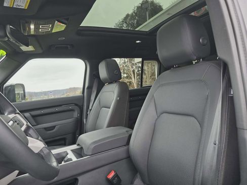 Used 2025 Land Rover Defender 110 S image 12