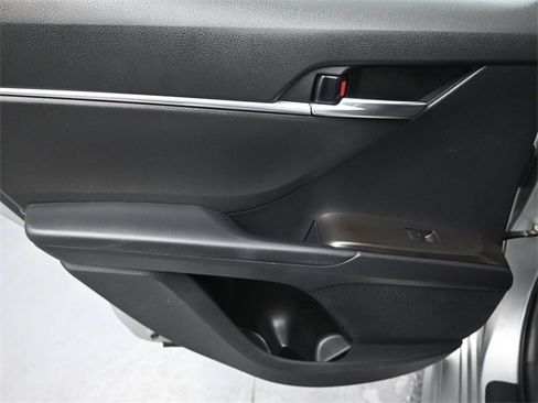 Used 2022 Toyota Camry SE image 24