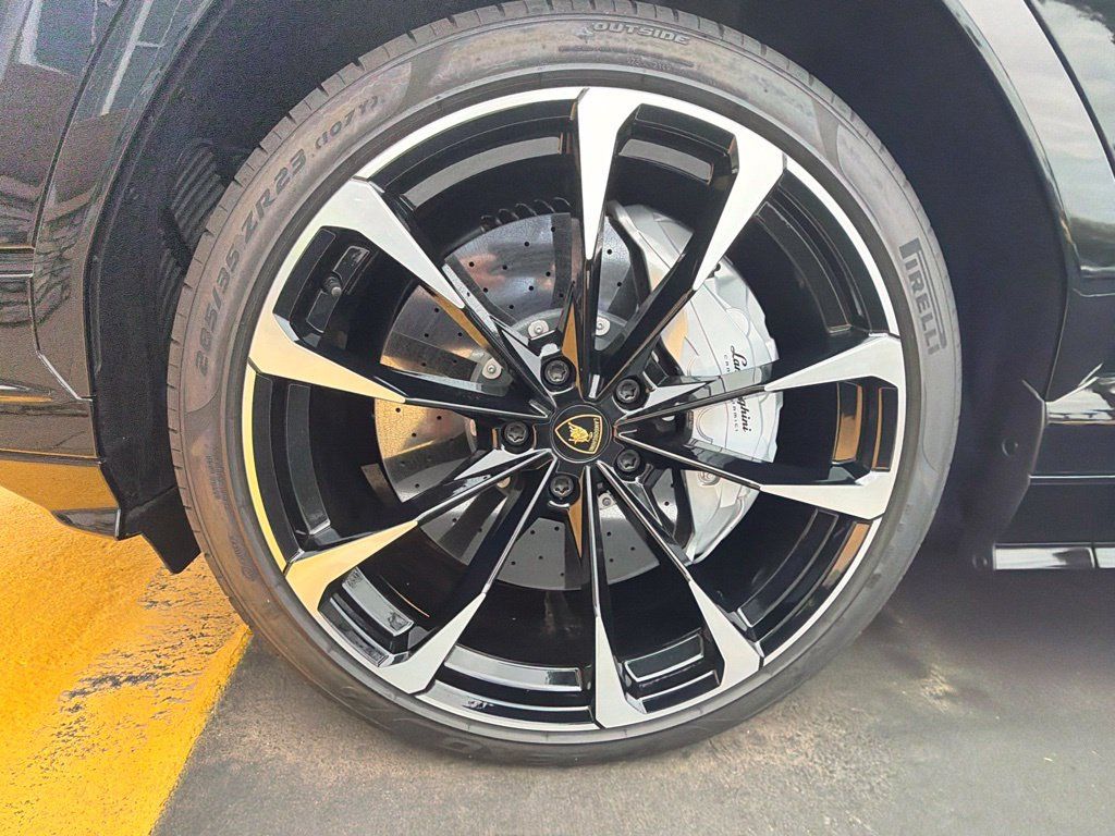 Used 2023 Lamborghini Urus S AWD/4WD image 8