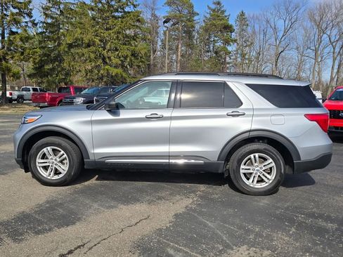 Used 2023 Ford Explorer XLT w/ Equipment Group 202A AWD/4WD image 3