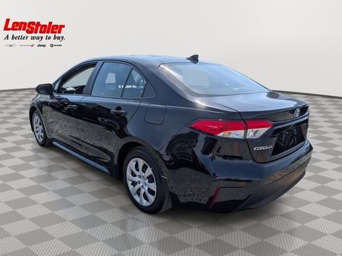 Used 2025 Toyota Corolla LE image 3