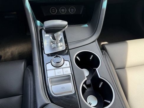 Used 2025 Genesis G70 2.5T RWD image 30