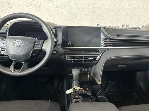 Used 2025 Toyota Camry SE image 20