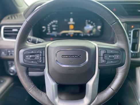 Used 2022 GMC Yukon Denali AWD/4WD image 25