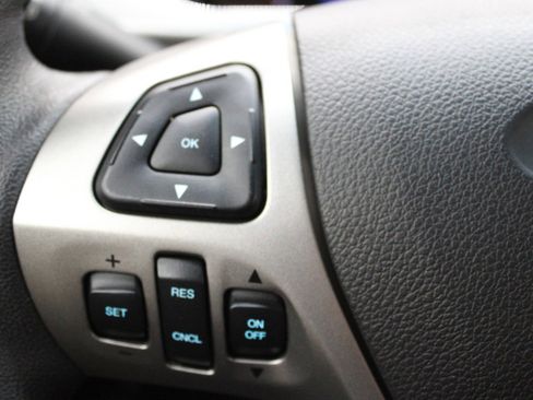 Used 2018 Ford Taurus SEL FWD image 17