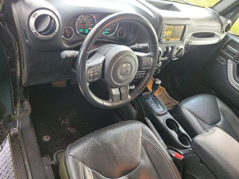 Used 2017 Jeep Wrangler Unlimited Sahara w/ Dual Top Group AWD/4WD image 12