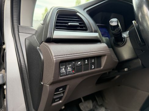 Used 2018 Honda Odyssey EX-L image 17