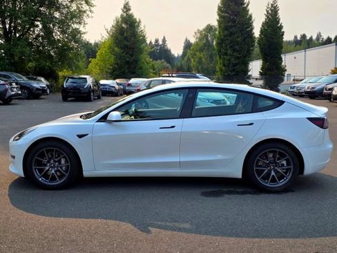 Used 2022 Tesla Model 3 Long Range AWD/4WD image 5