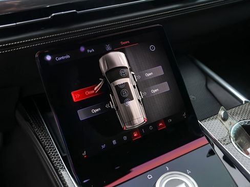 Certified 2025 Cadillac Escalade ESV V AWD/4WD image 18