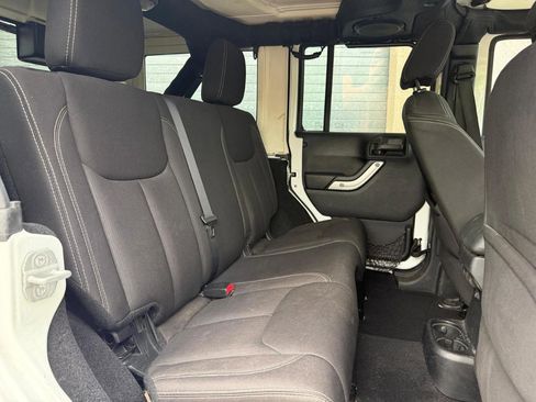 Used 2014 Jeep Wrangler Unlimited Sahara AWD/4WD image 22