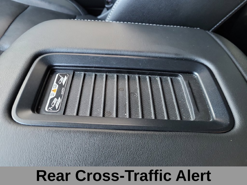 Used 2017 GMC Yukon SLT AWD/4WD image 32