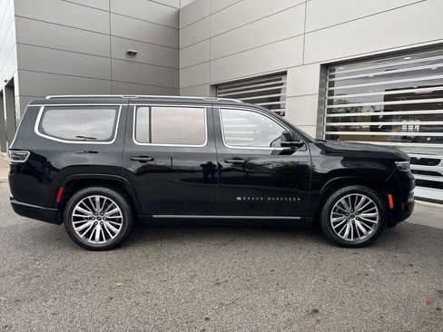 Used 2023 Jeep Grand Wagoneer Series III AWD/4WD image 9