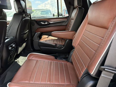Used 2024 GMC Yukon Denali Ultimate AWD/4WD image 12