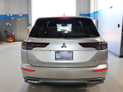 Used 2025 Mitsubishi Outlander SE AWD/4WD image 23