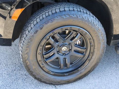 Used 2021 Chevrolet Tahoe Z71 w/ Rear Media and Nav Package image 7