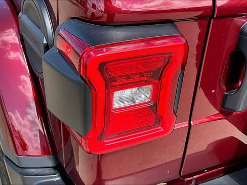 Used 2021 Jeep Wrangler Unlimited Sahara AWD/4WD image 28