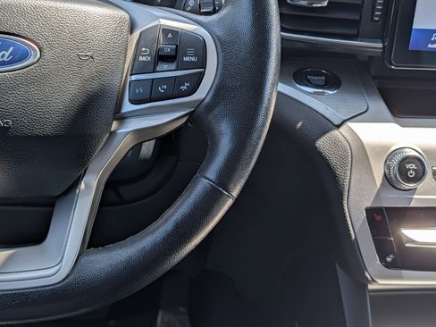 Certified 2022 Ford Explorer XLT w/ Equipment Group 202A AWD/4WD image 24