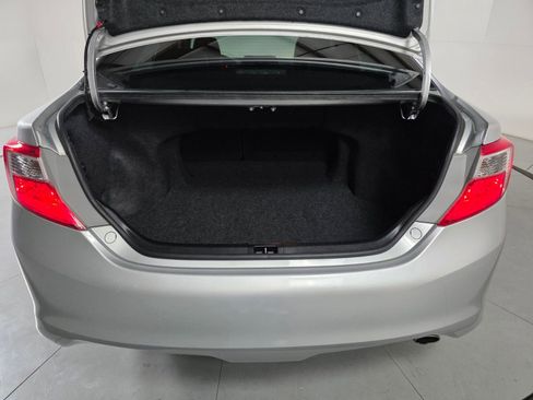 Used 2012 Toyota Camry SE FWD image 17