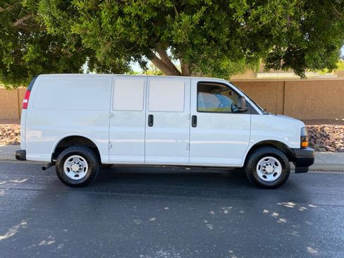 Used 2021 Chevrolet Express 2500 w/ Driver Convenience Package RWD image 6