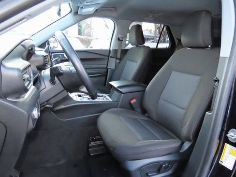 Used 2022 Ford Explorer XLT image 12