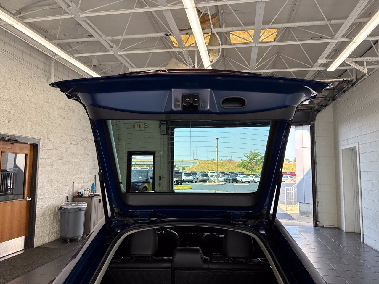 Used 2025 Toyota Prius XLE FWD image 10